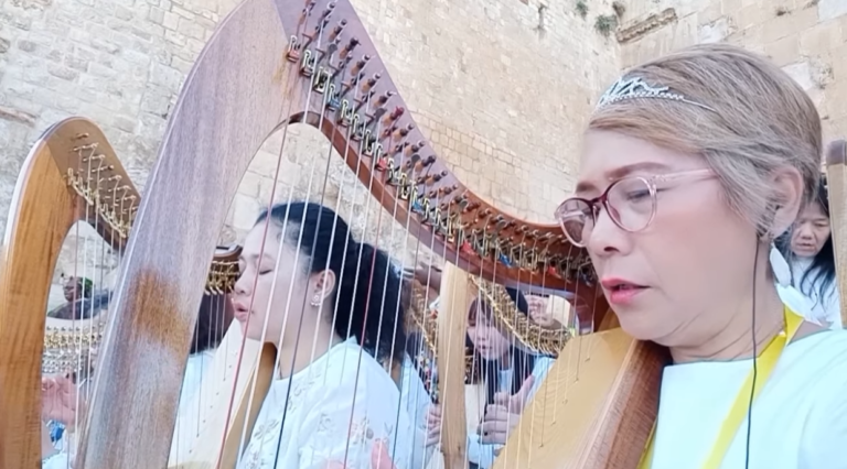 Harpists in Jerusalem